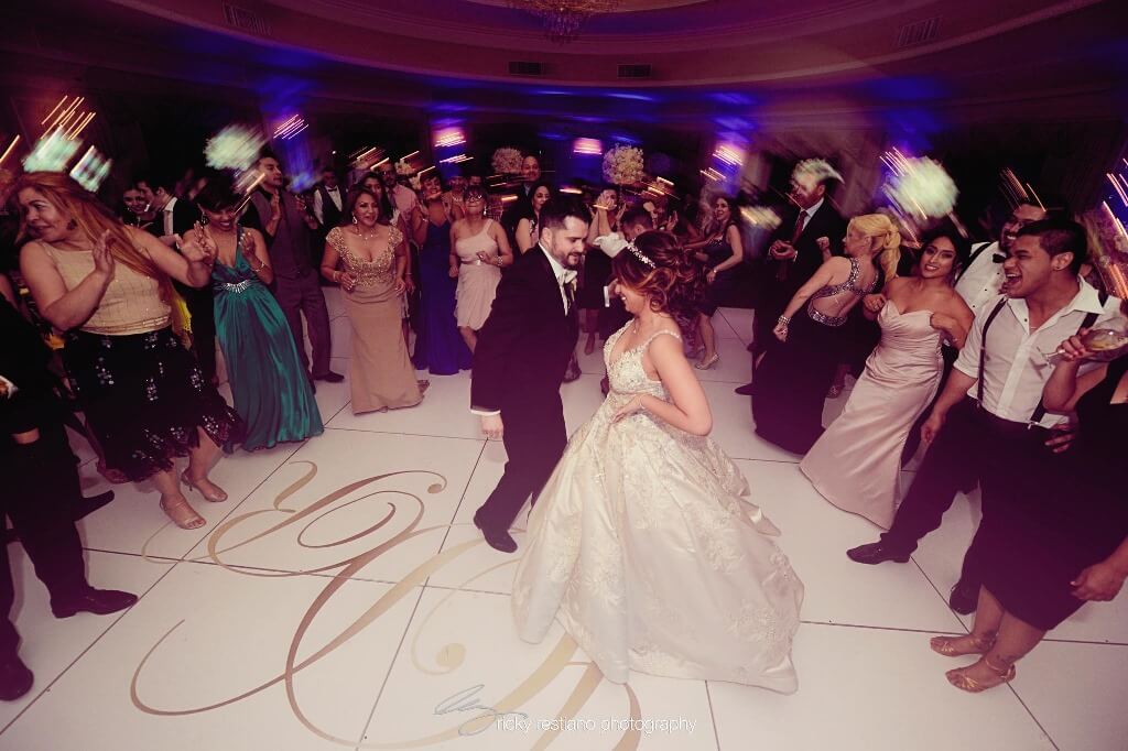 oheka, bride and groom dancing