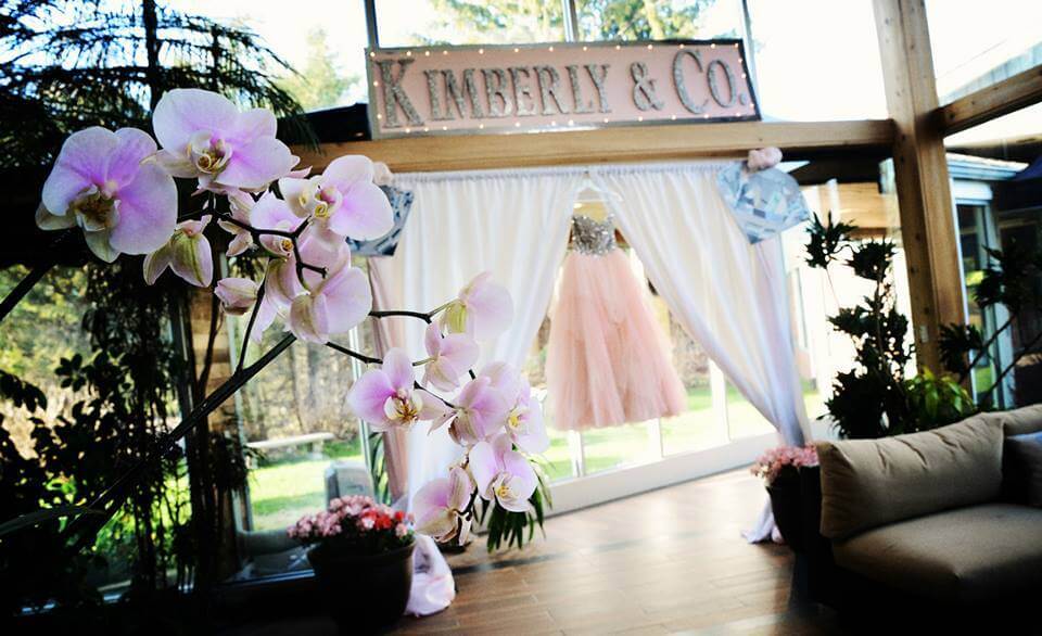 decor and dress at Flowerfield