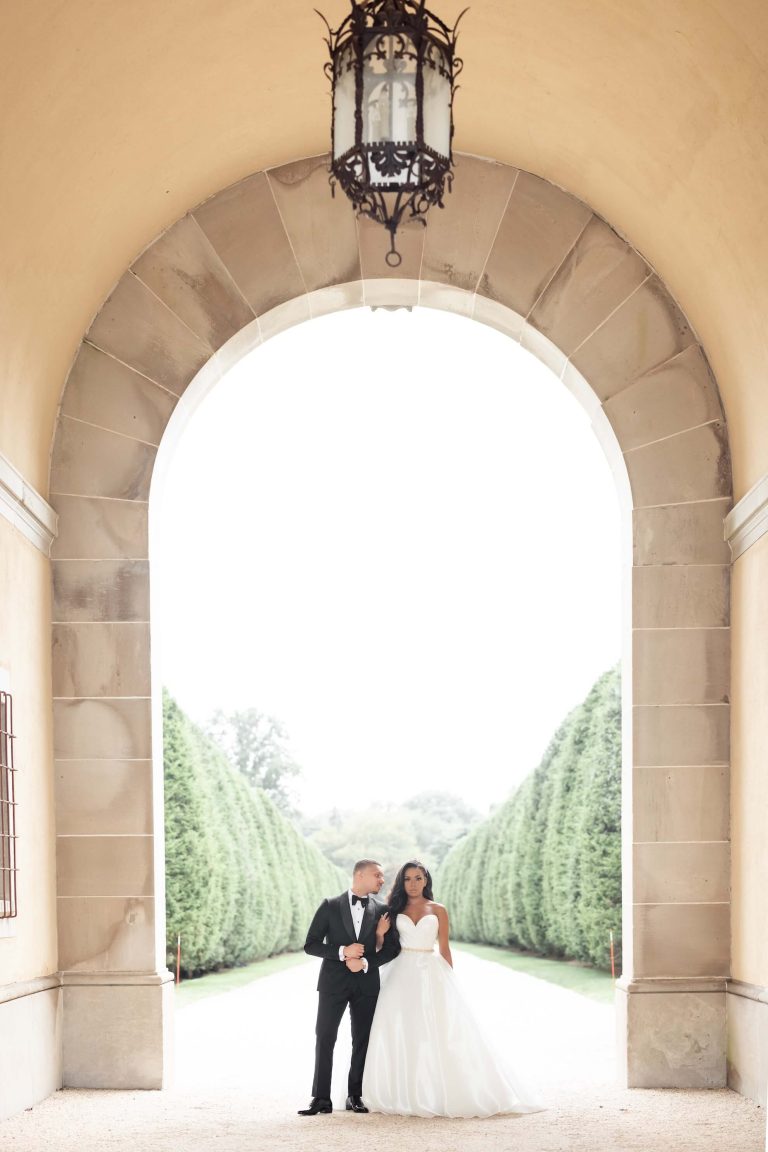 OHEKA CASTLE BRIDE AND GROOM ARCH
