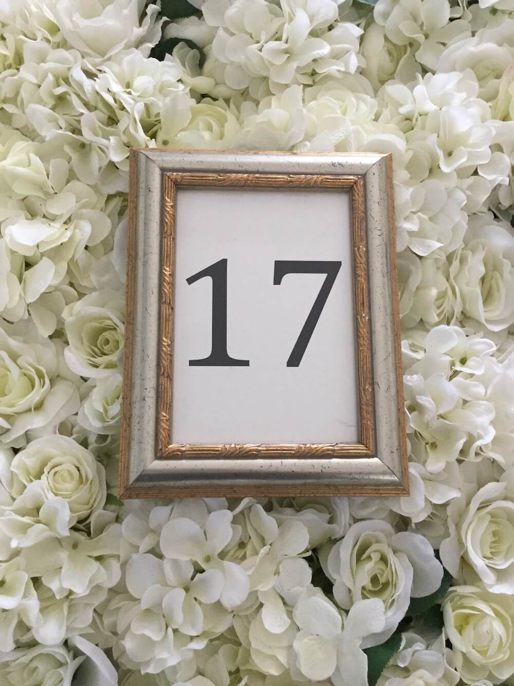 Table numbers white roses -4